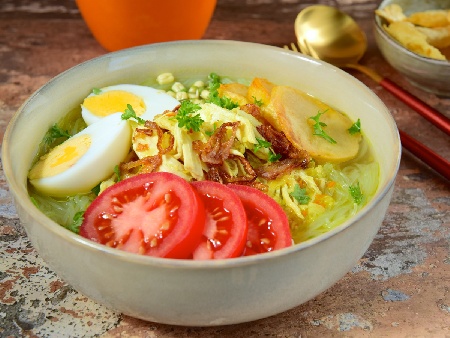 Soto Ayam (Индонезийска пилешка супа с куркума) - снимка на рецептата Soto Ayam (Индонезийска пилешка супа с куркума) - снимка на рецептата